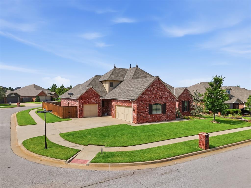 13608 Cobblestone Curve Road Property Photo 2