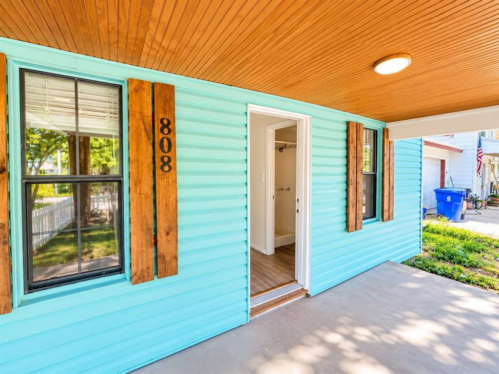 808 E Apache Street Property Photo 4