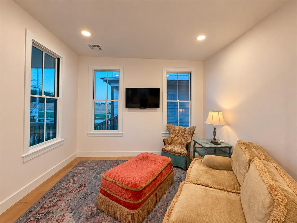 38 Hill Street B Property Photo 8