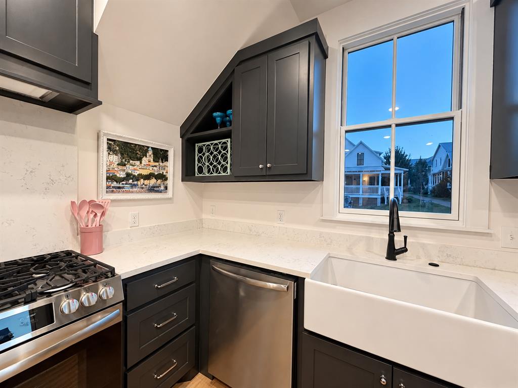 38 Hill Street B Property Photo 15