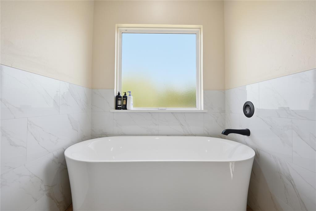42829 Garretts Lake Road Property Photo 25