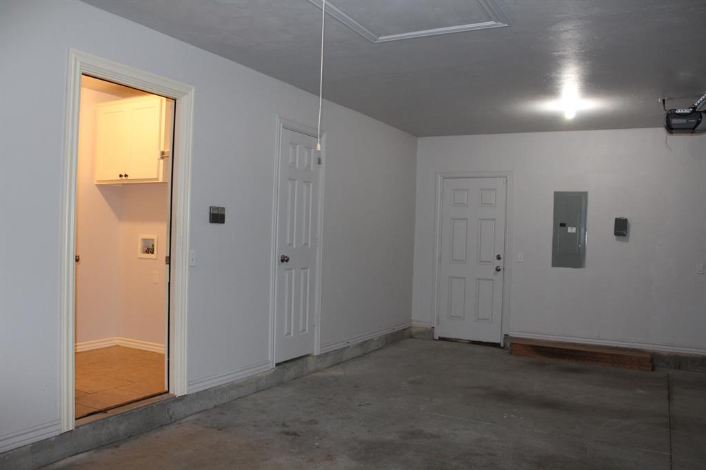 10823 Garrett Cole Drive Property Photo 28