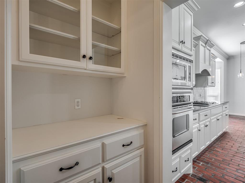 18009 Barrington Drive Property Photo 16