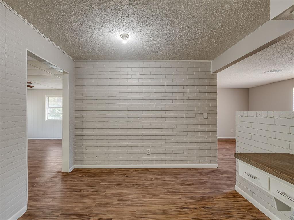 3301 Greenbrier Terrace Property Photo 4