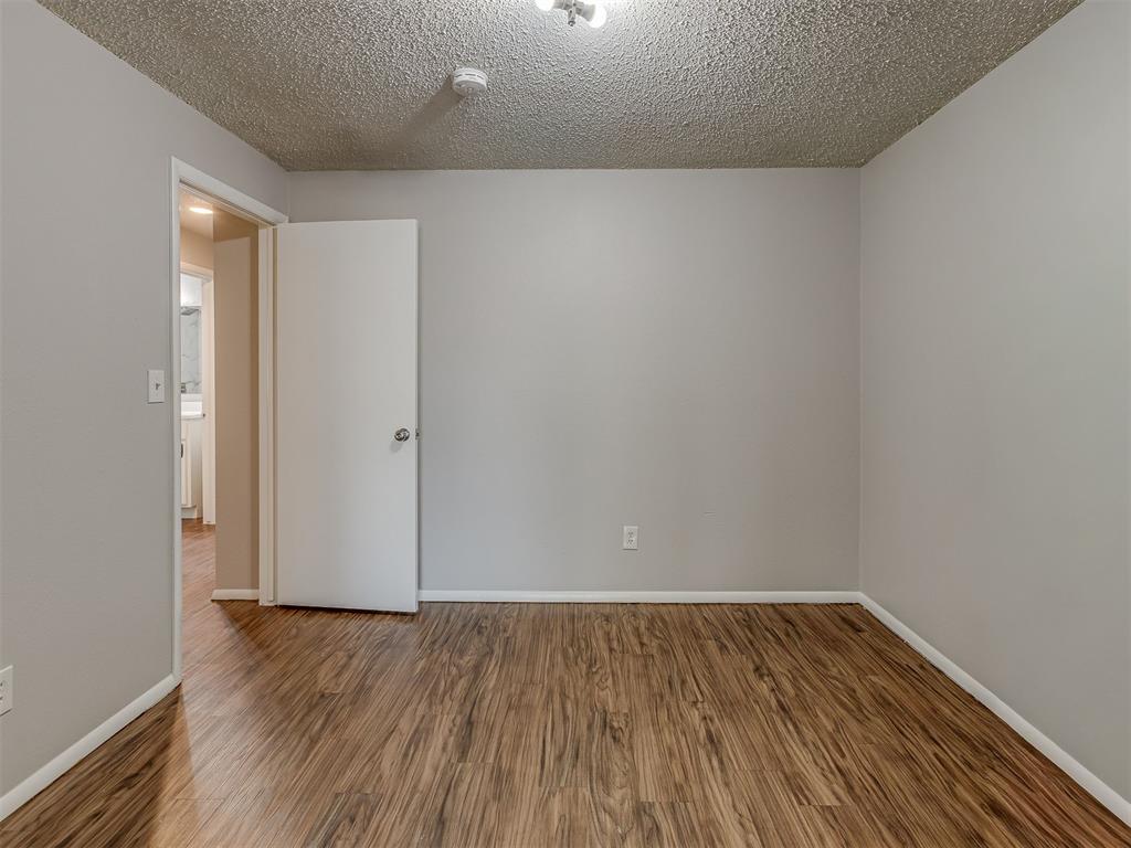 3301 Greenbrier Terrace Property Photo 7
