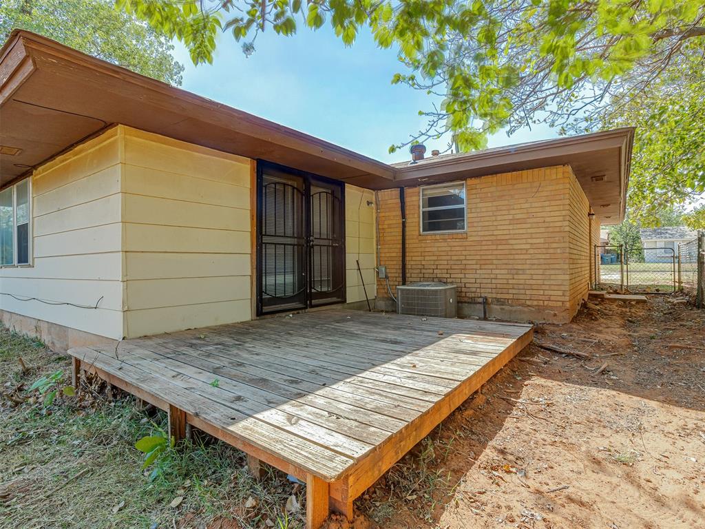 3301 Greenbrier Terrace Property Photo 10