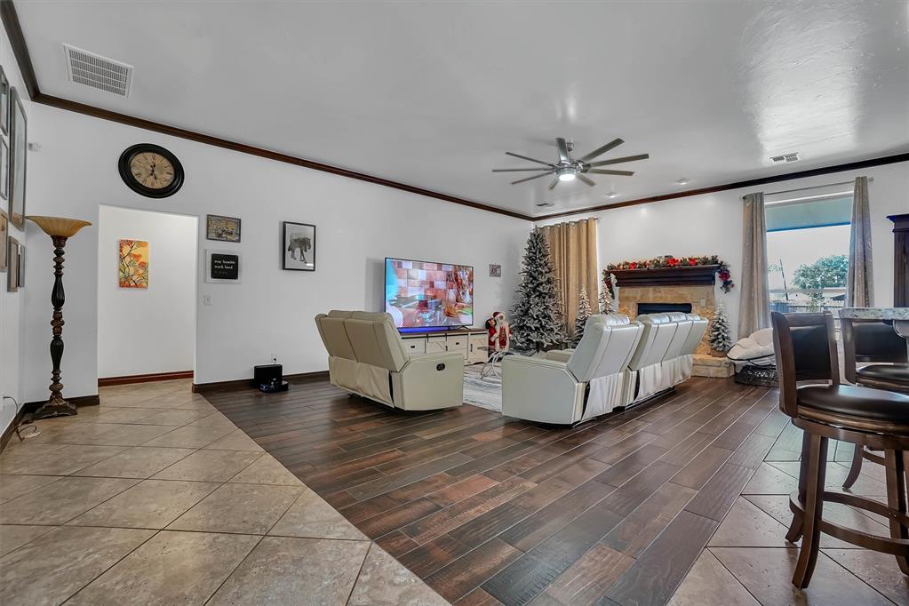 715 N Michigan Avenue Property Photo 10