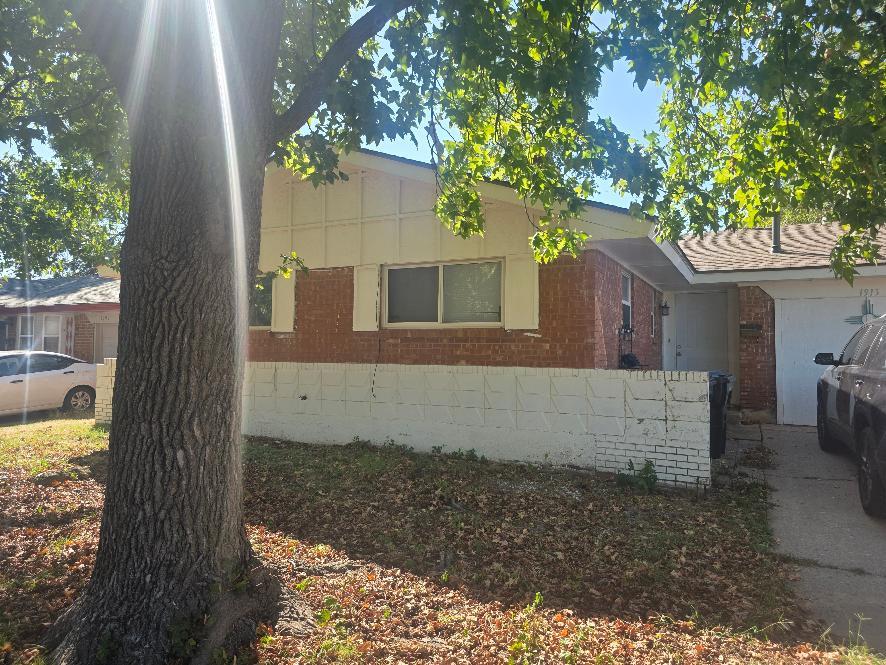 1913 N Timber Avenue Property Photo 1