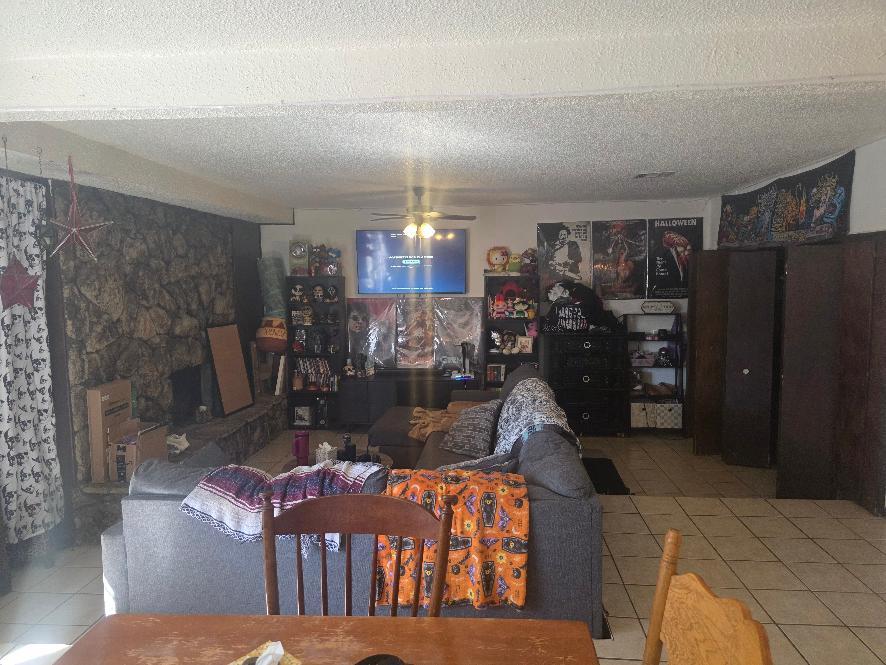 1913 N Timber Avenue Property Photo 3