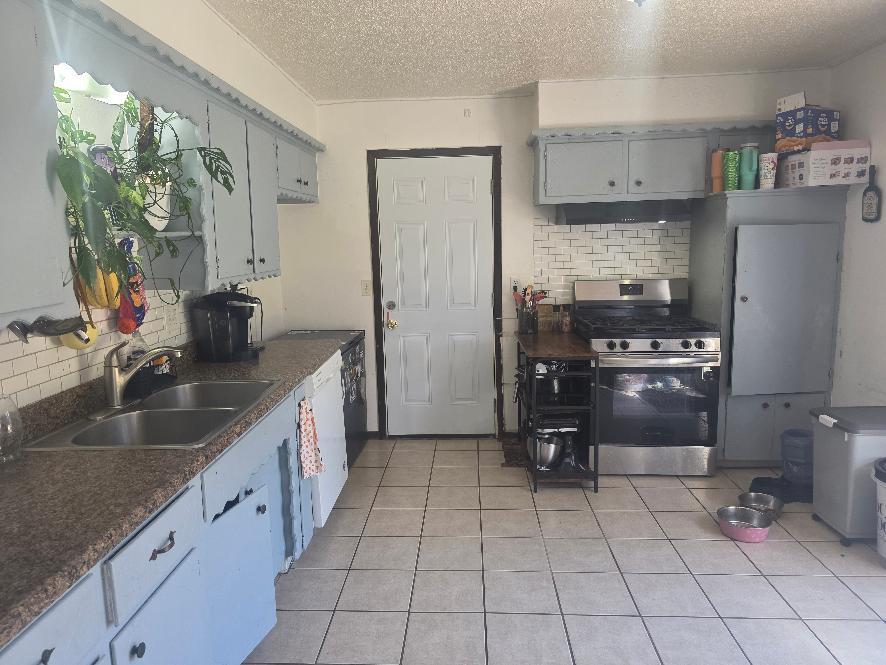 1913 N Timber Avenue Property Photo 4