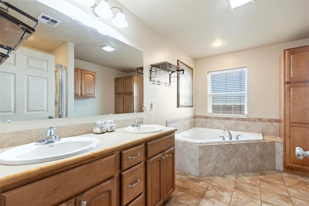 22950 E 1130th Road Property Photo 10