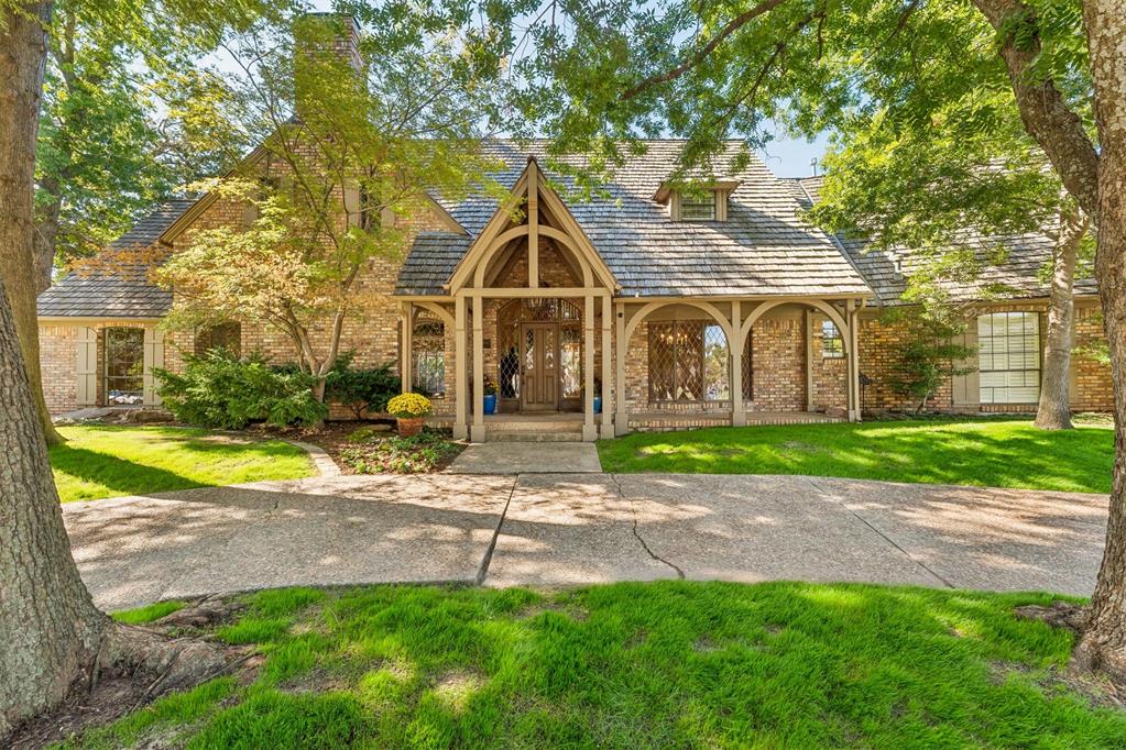 1902 Pin Oak Circle Property Photo 2