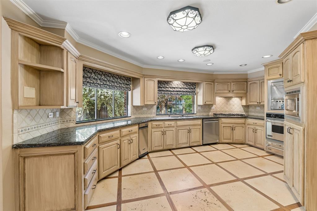 1902 Pin Oak Circle Property Photo 10