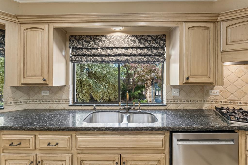 1902 Pin Oak Circle Property Photo 11