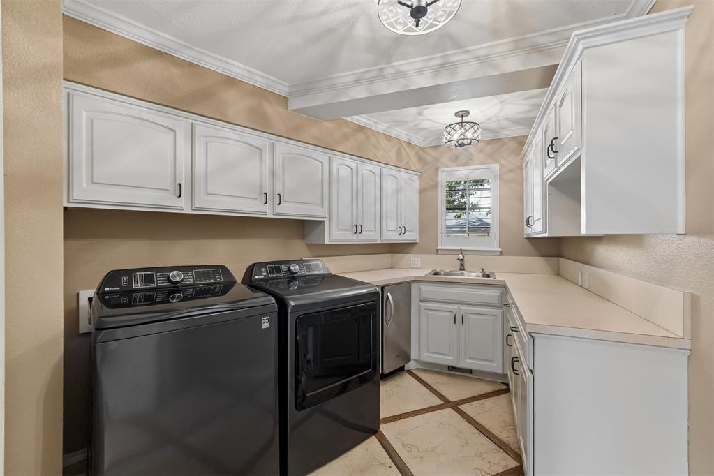 1902 Pin Oak Circle Property Photo 14
