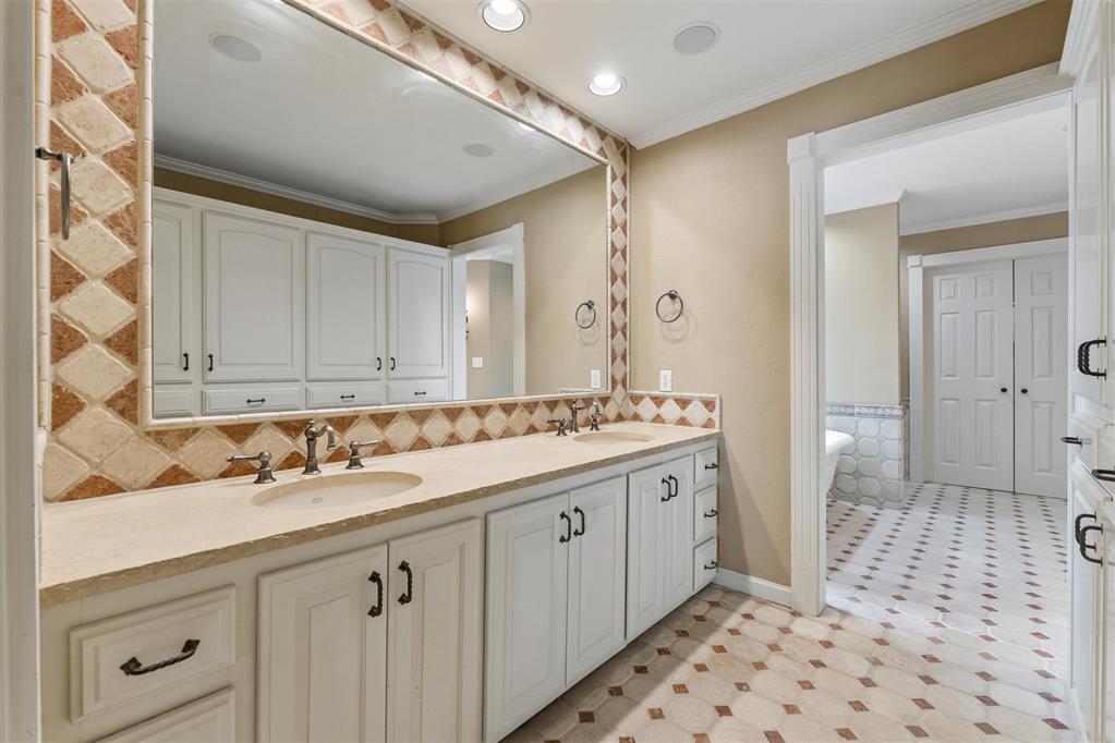 1902 Pin Oak Circle Property Photo 23