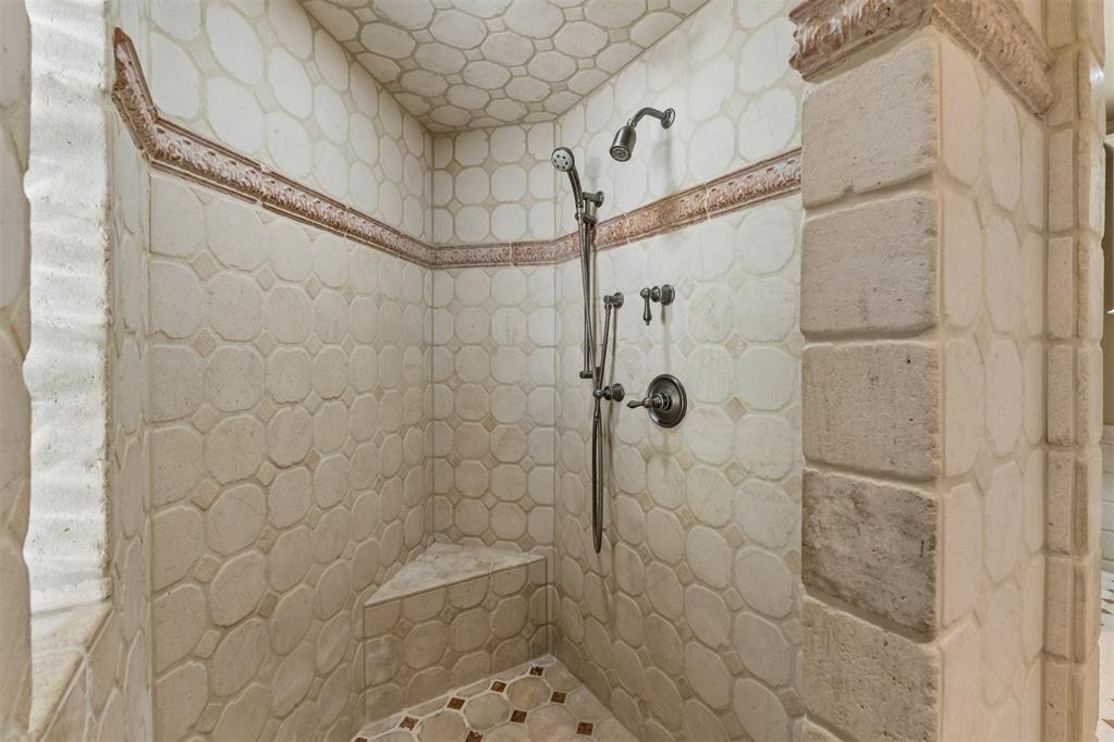 1902 Pin Oak Circle Property Photo 24