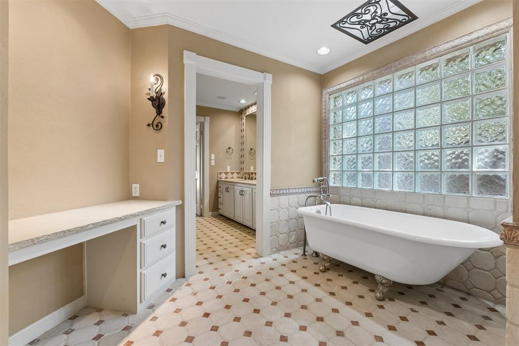 1902 Pin Oak Circle Property Photo 25