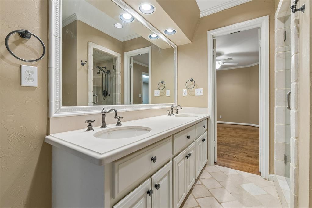 1902 Pin Oak Circle Property Photo 38