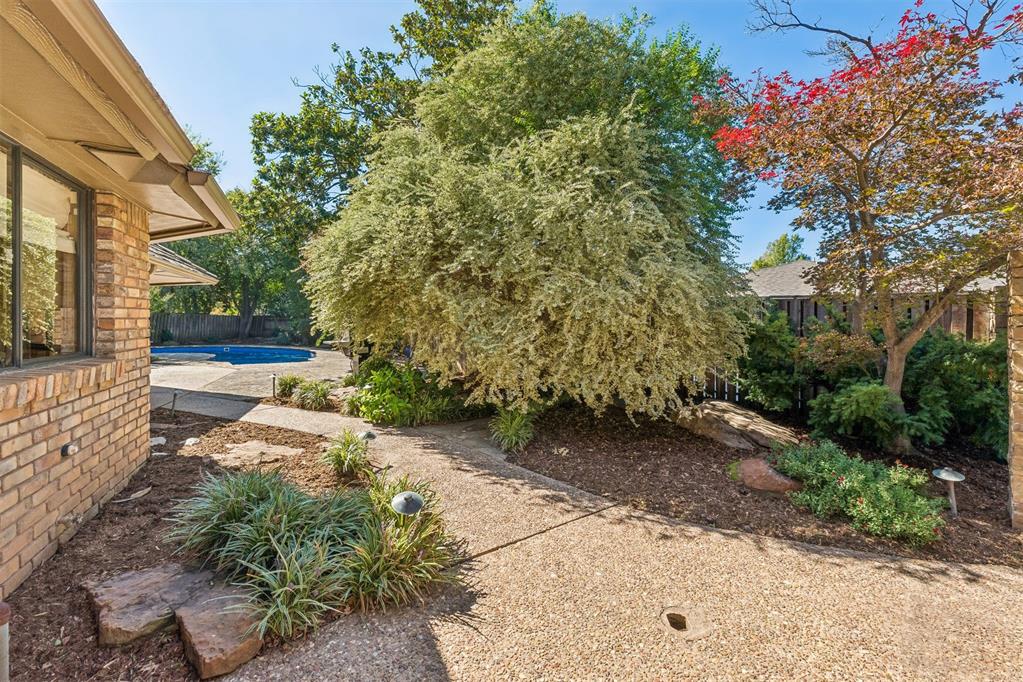 1902 Pin Oak Circle Property Photo 41