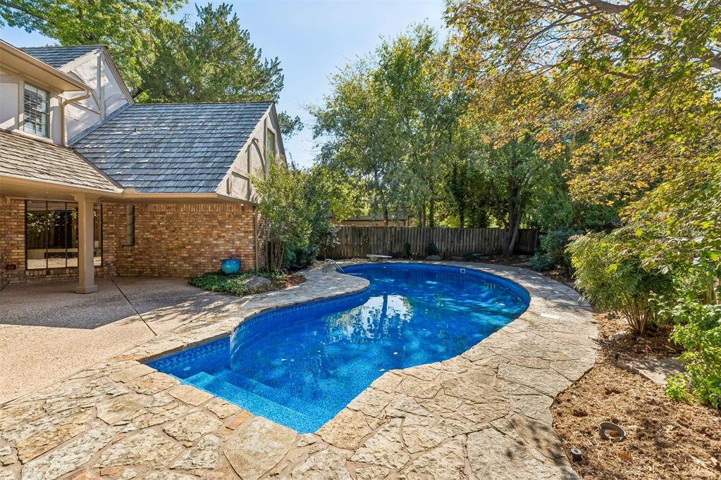 1902 Pin Oak Circle Property Photo 43