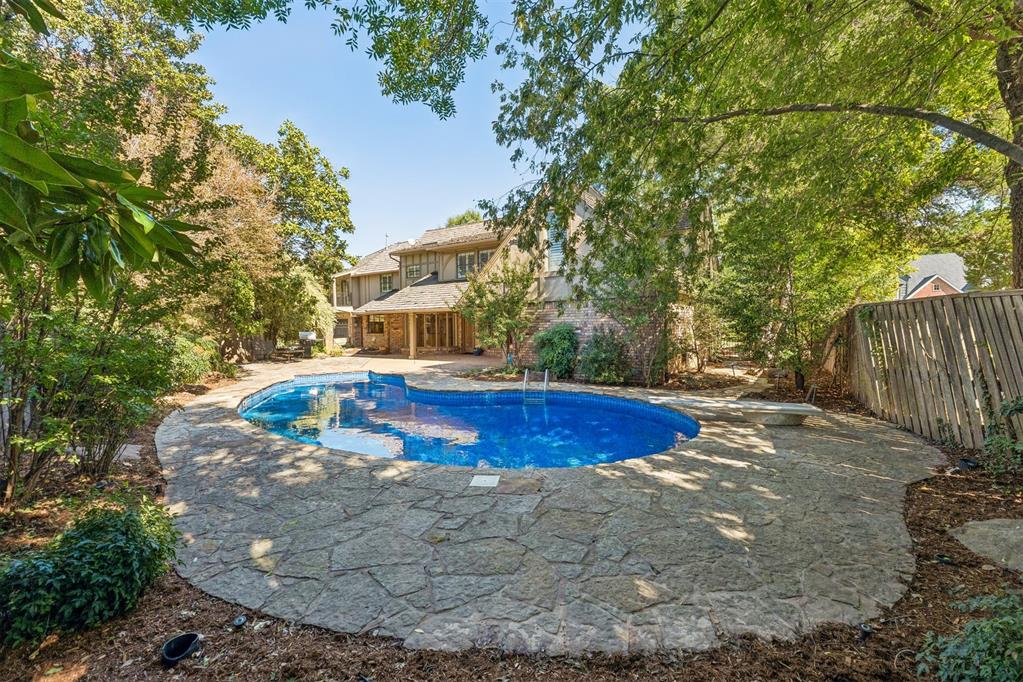 1902 Pin Oak Circle Property Photo 45