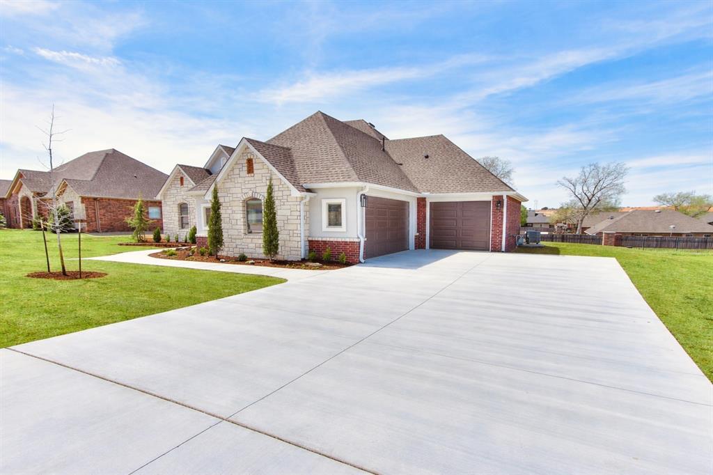 2915 Ridgecrest Drive Property Photo 2
