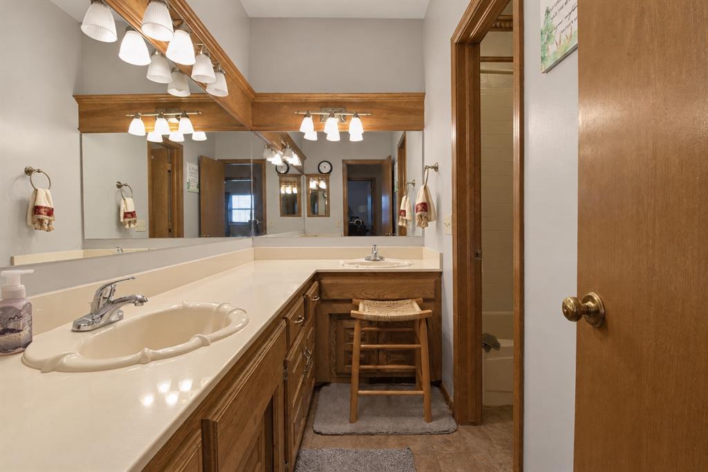 11229 Kingsgate Drive Property Photo 16