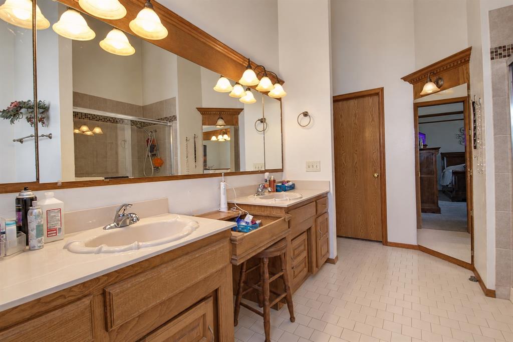 11229 Kingsgate Drive Property Photo 17