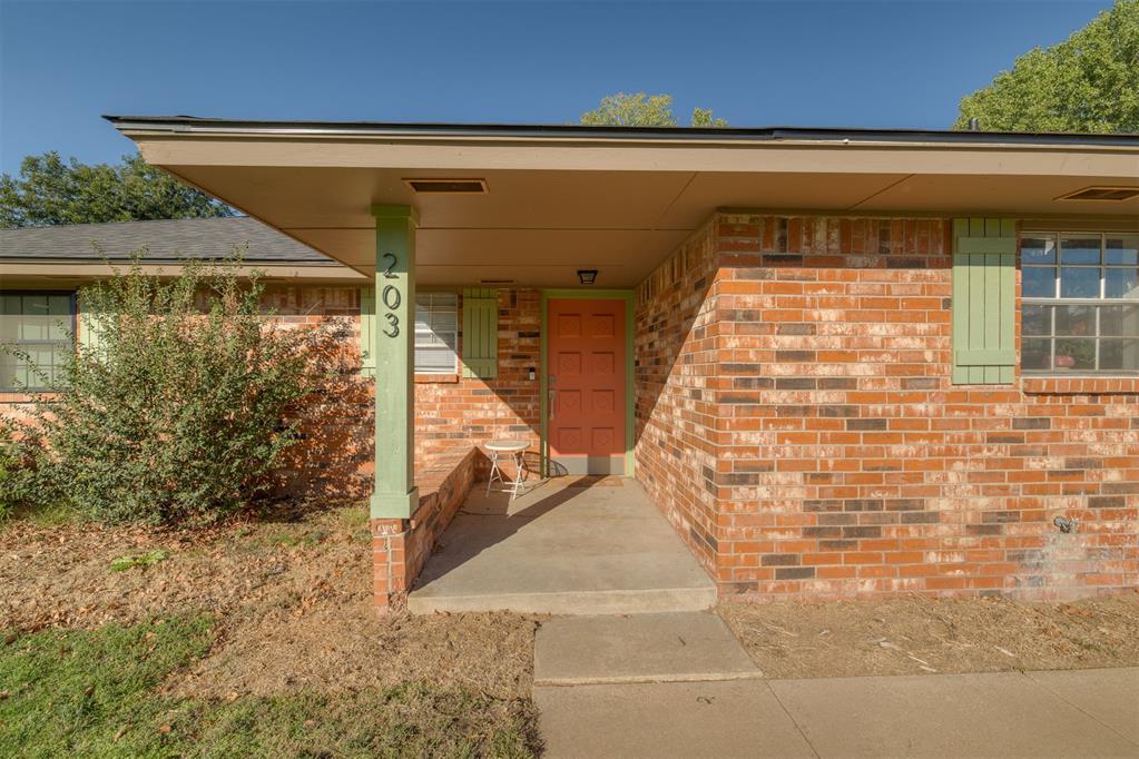 203 Jeffries Drive Property Photo 3