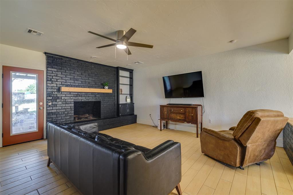 203 Jeffries Drive Property Photo 4