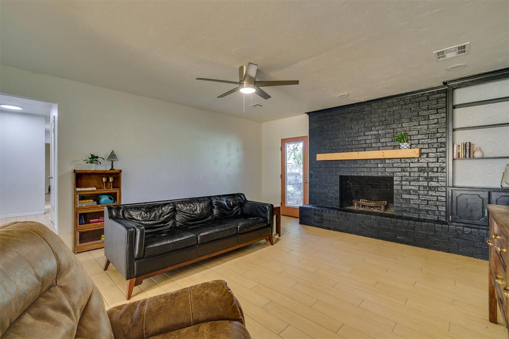 203 Jeffries Drive Property Photo 6