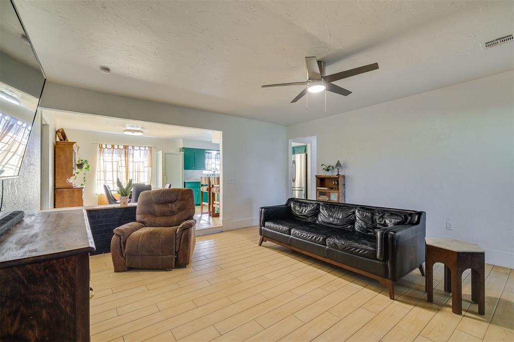 203 Jeffries Drive Property Photo 9