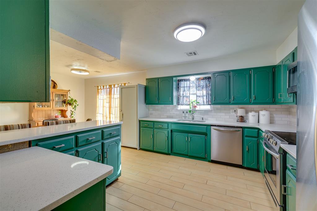 203 Jeffries Drive Property Photo 12