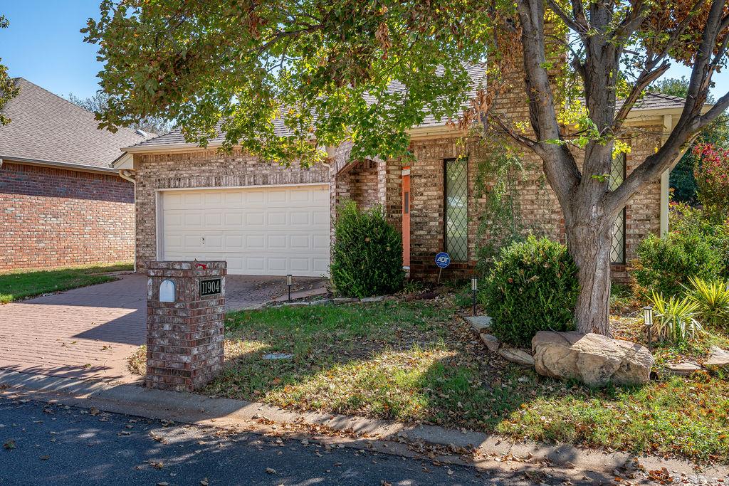11904 Barrywood Drive Property Photo 2