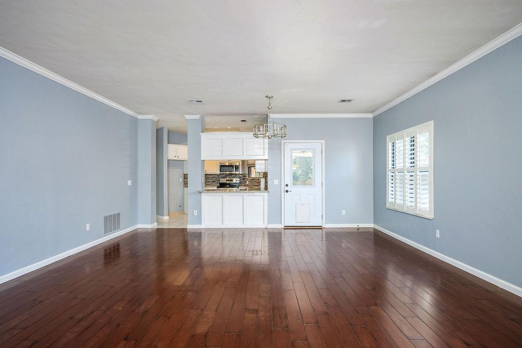 11904 Barrywood Drive Property Photo 7
