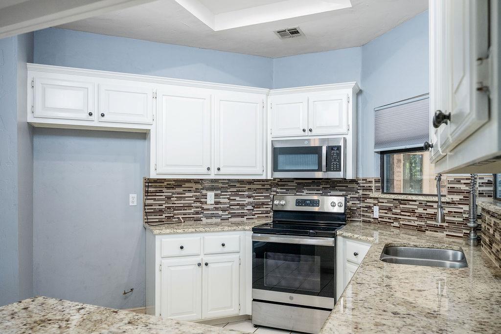 11904 Barrywood Drive Property Photo 8