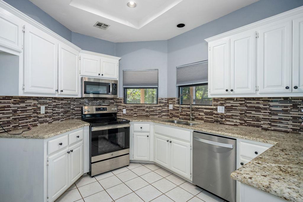 11904 Barrywood Drive Property Photo 10