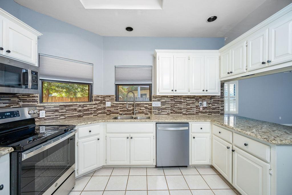 11904 Barrywood Drive Property Photo 12