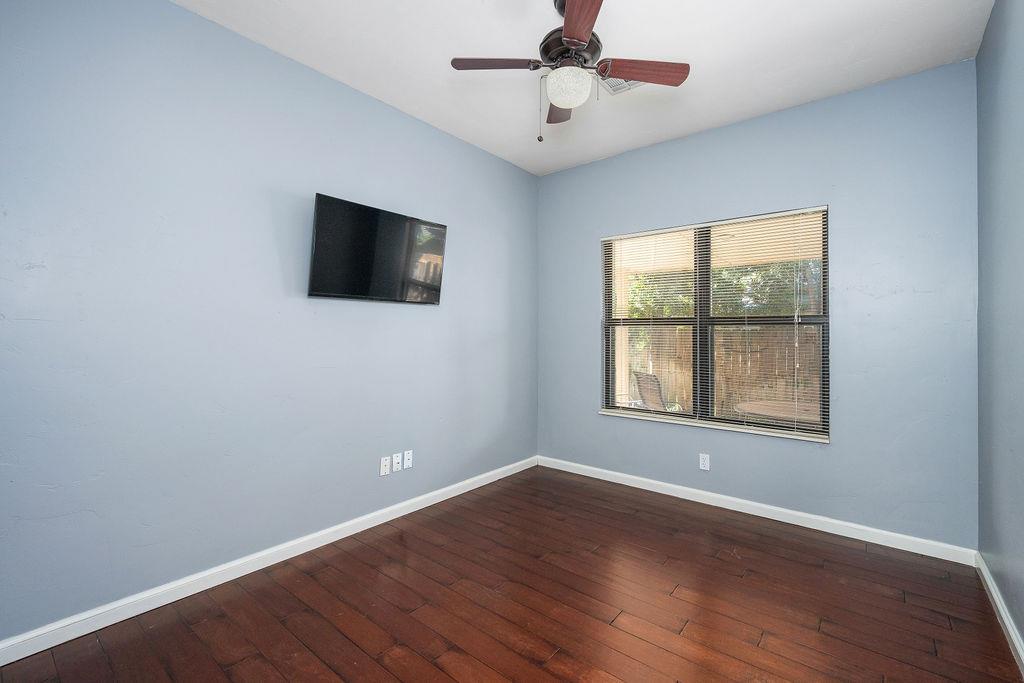 11904 Barrywood Drive Property Photo 14