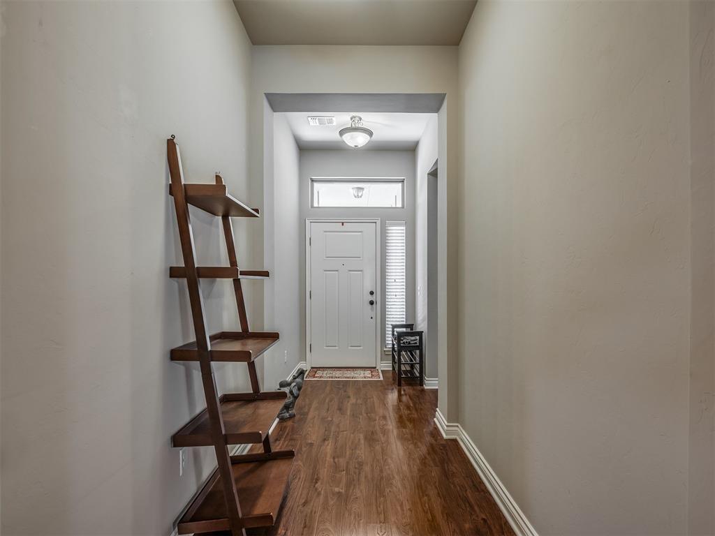 915 Eaglerock Lane Property Photo 6