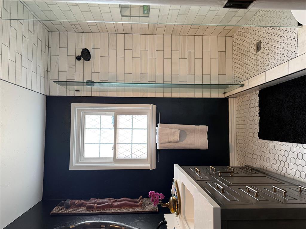 1201 Glenbrook Terrace Property Photo 17