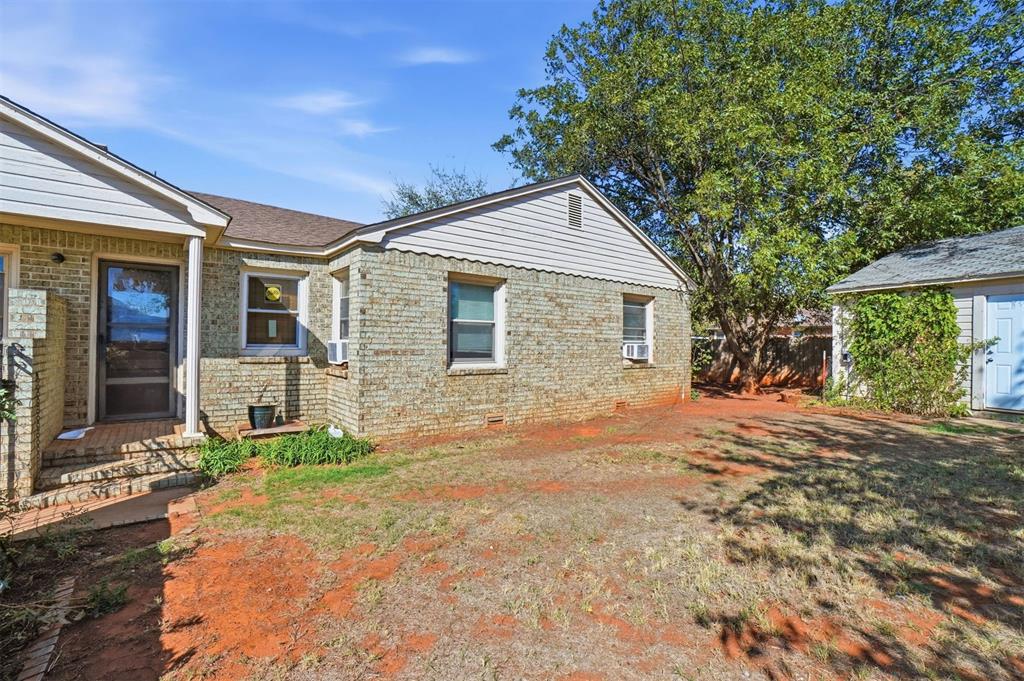 213 Shell Boulevard Property Photo 3
