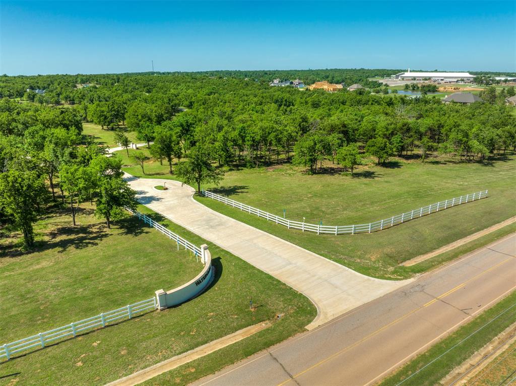 9759 Creek View Road Property Photo 2