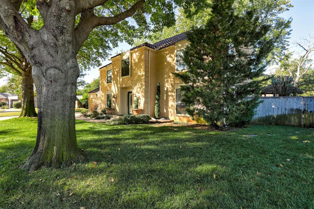 2413 S Wentworth Court Property Photo 4
