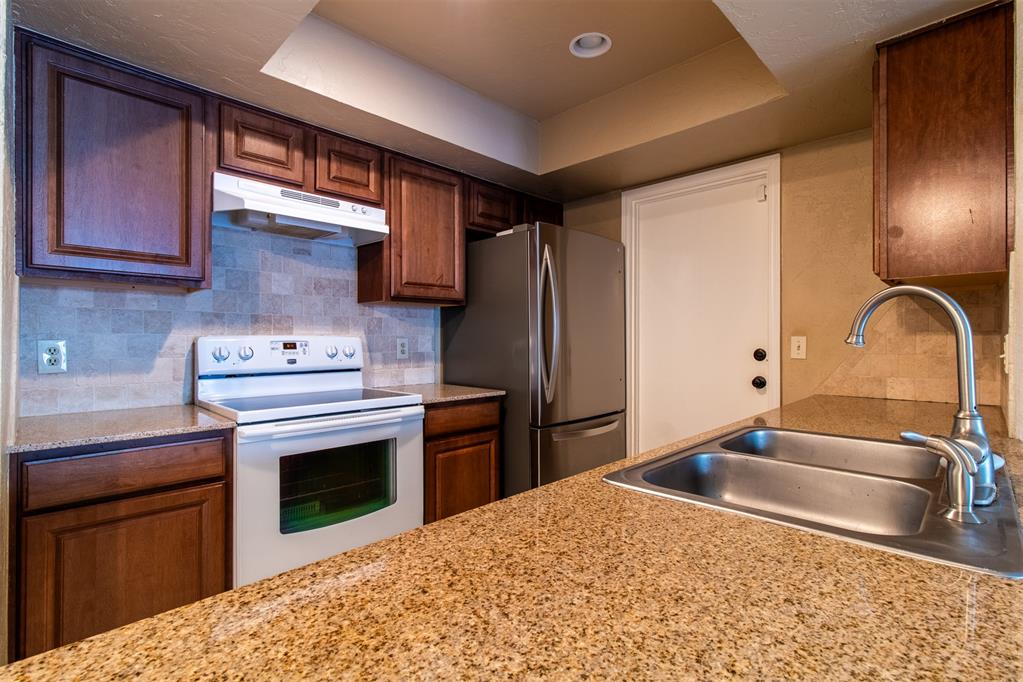 14007 Fairhill Avenue Property Photo 8