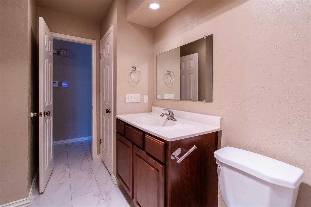 14007 Fairhill Avenue Property Photo 20