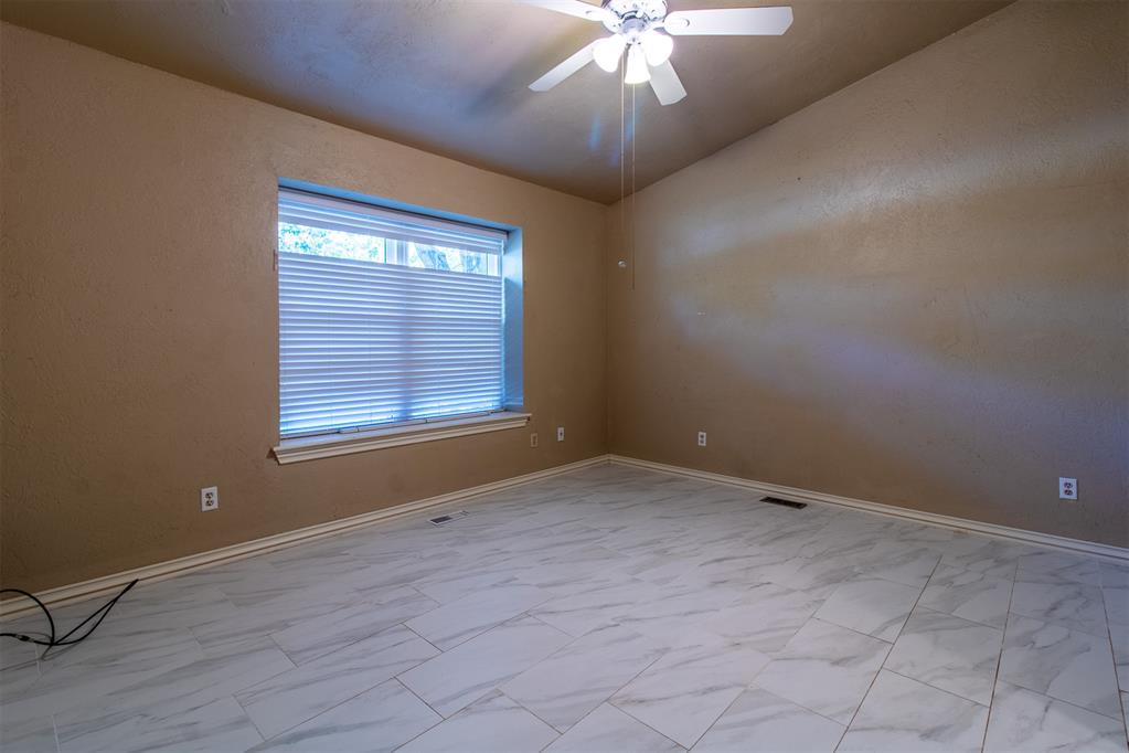 14007 Fairhill Avenue Property Photo 21