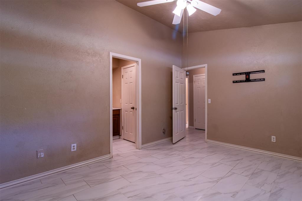 14007 Fairhill Avenue Property Photo 23