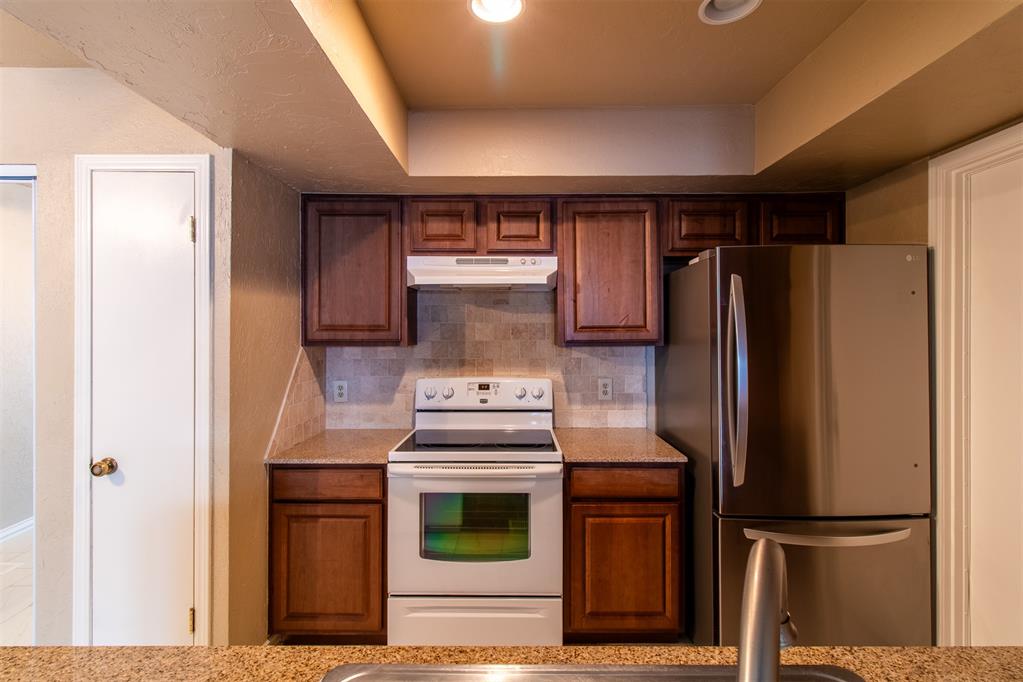 14007 Fairhill Avenue Property Photo 32